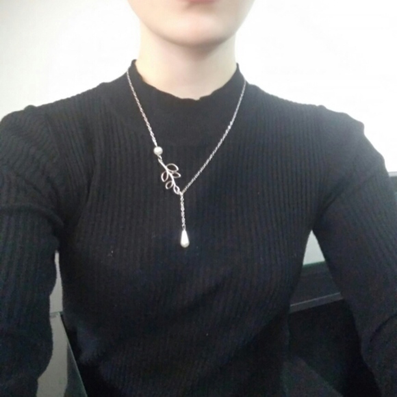 Adjustable Leaf and Double Imitatio Pearl Necklace - Picture 3 of 6